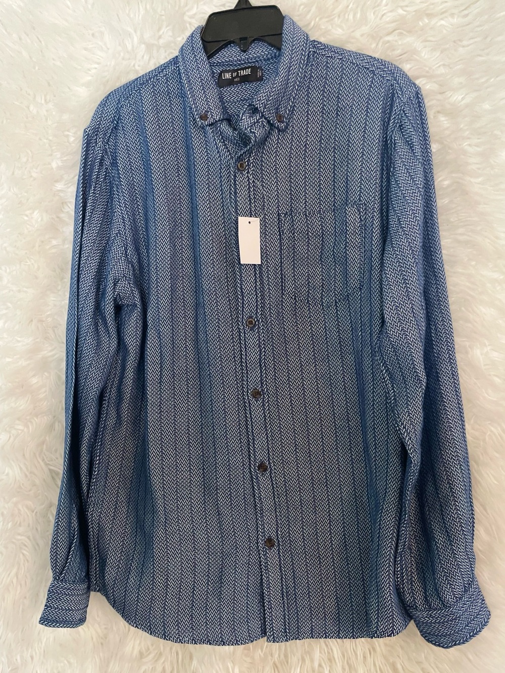 Line of Trade NWT Men’s Long Sleeve Button Down Shirt. Size Medium